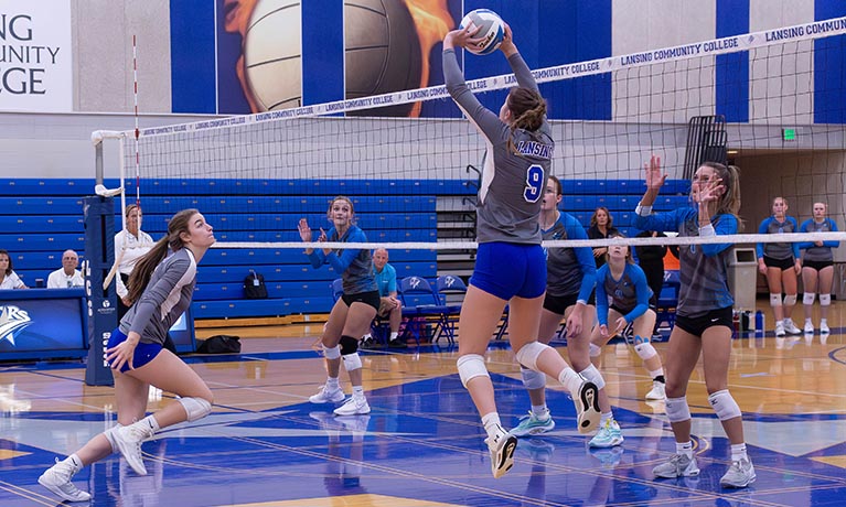 Volleyball beats Glen Oaks