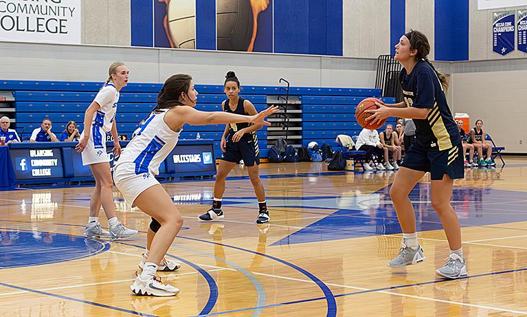 Women's Basketball wins 6th straight
